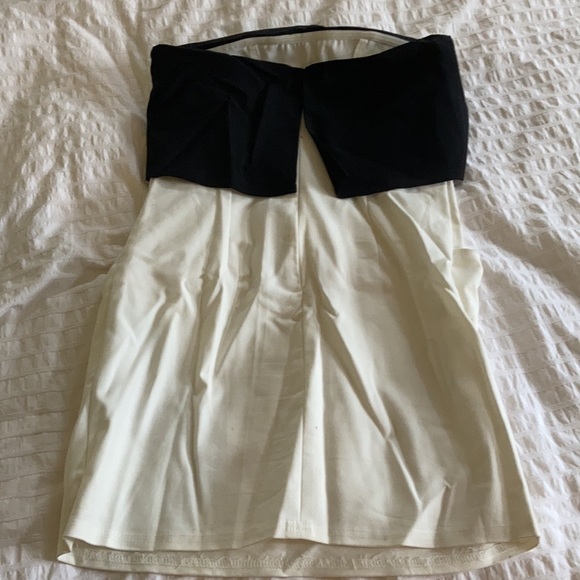Color block black and white mini dress w pockets - Picture 2 of 3